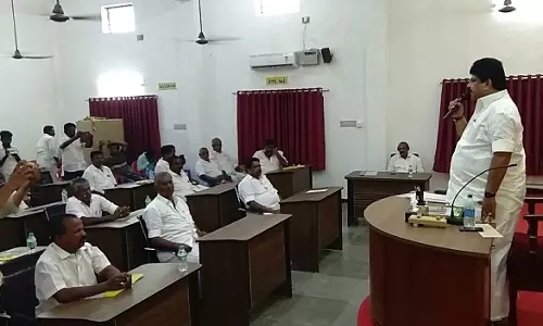 மணமேல்குடி யூனியன் கூட்டம் - தமிழக அரசின் திட்டங்களை மக்களிடம் கொண்டு சேர்க்க வேண்டும் - ஒன்றியகுழு தலைவர் பரணிகார்த்திகேயன் பேச்சு