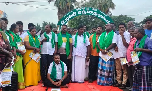 வேளாண்மை துறை அதிகாரி மீது நடவடிக்கை எடுக்க கோரி அருள் எம்.எல்.ஏ தர்ணா போராட்டம்