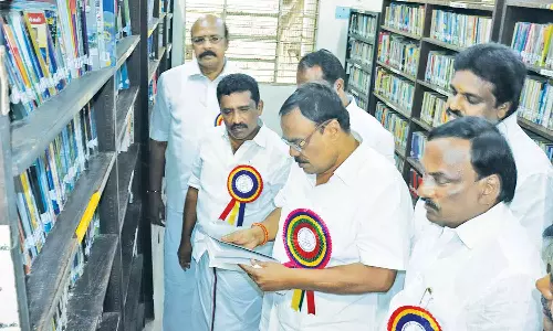 தஞ்சாவூா் சரஸ்வதி மகால் நூலகம் ஆய்வு