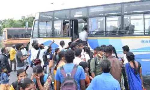 தீபாவளி பண்டிகை கொண்டாட்டம் : சொந்த ஊர்களுக்கு  செல்ல தயாராகும் திருப்பூர் பனியன் தொழிலாளர்கள் - சிறப்பு பஸ்கள் இயக்க ஏற்பாடுகள் தீவிரம்