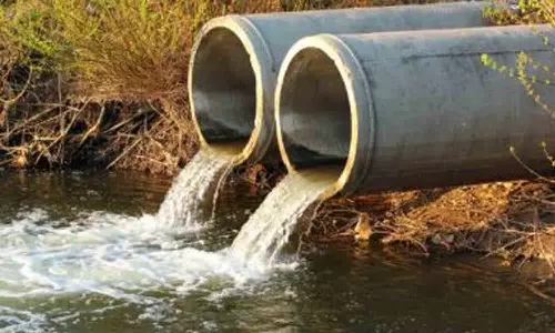 கழிவுநீர் கால்வாயை தூர்வாரக்கோரி தாராபுரம் நகர்மன்ற தலைவரிடம் பொதுமக்கள் மனு