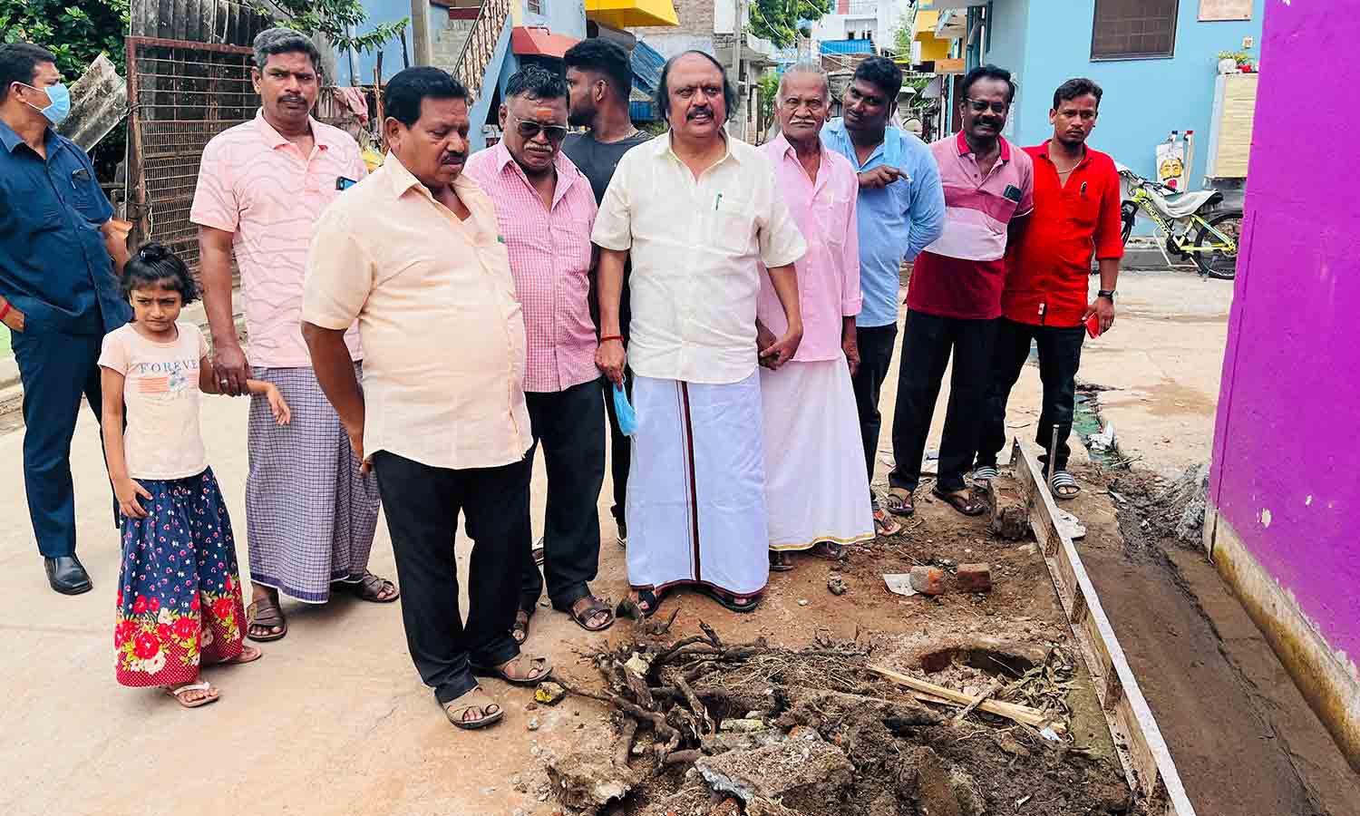 ரூ.21 லட்சம் மதிப்பீட்டில் சிமெண்டு சாலை