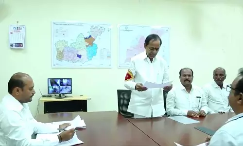 தெலுங்கானா முதல்வர் சந்திரசேகர ராவ் வேட்புமனு தாக்கல்