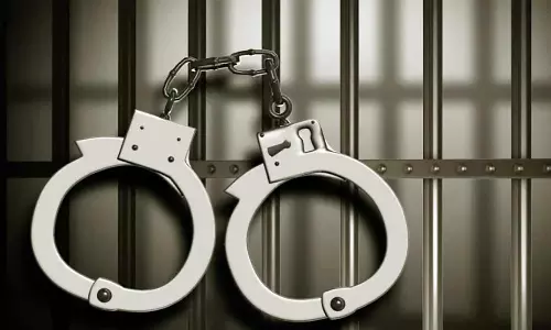 ரூ.13 லட்சம் கடன் தகராறில் ஓய்வு பெற்ற அரசு ஊழியர் மீது தாக்குதல்: கணவன்-மனைவி உள்பட 5 பேர் கைது