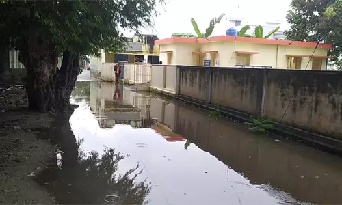 ஓமலூரில் மழை தாலுகா, வருவாய் ஆய்வாளர் அலுவலகங்களை சூழ்ந்த மழைநீர்