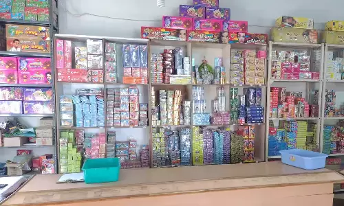 திண்டுக்கல் மாவட்டத்தில் 68 இடங்களில் பட்டாசு கடை அமைக்க அனுமதி