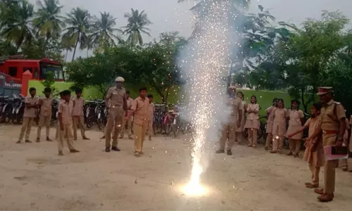 குமாரபாளையம் தீயணைப்பு துறை சார்பில் அவசரகால விழிப்புணர்வு செயல்முறை விளக்க முகாம்