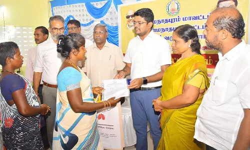 52 பயனாளிகளுக்கு நலத்திட்ட உதவிகள்