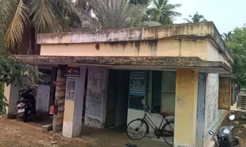 நடையனூரில் சிதலமடைந்த நூலகம் கட்டிடம்