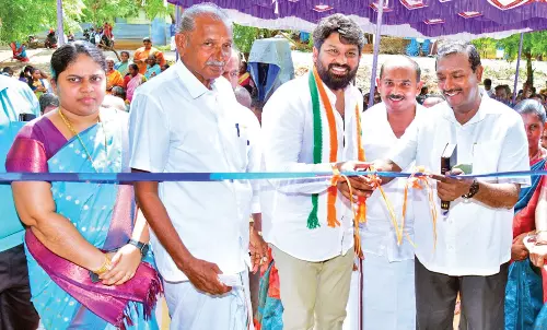 ஆழ்வார்திருநகரி அருகே நமக்கு நாமே திட்டத்தில் கட்டப்பட்ட புதிய பள்ளி கட்டிடங்கள் திறப்பு