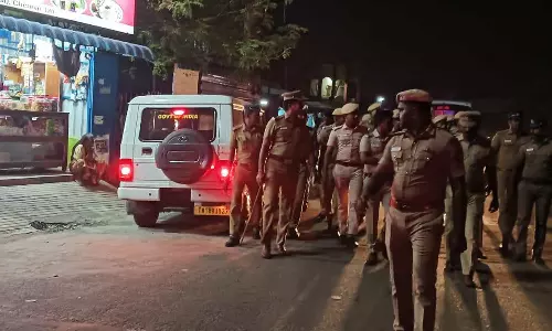 அத்திப்பட்டு புதுநகரில் ரவுடிகள் வீடுகளில் போலீசார் திடீர் சோதனை