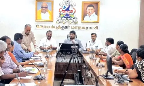 கோவை மாநகராட்சி பகுதியில் தெருநாய்கள் பிரச்சினைக்கு தீர்வு- சுகாதார குழு கூட்டத்தில் தலைவர் பேச்சு