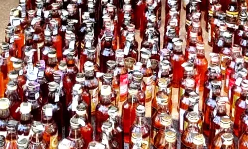 சட்ட விரோத மது விற்பனையில் ஈடுபட்ட 11 பேர் கைது