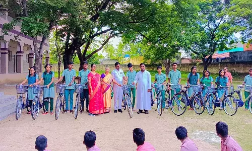 இலவச சைக்கிள் வழங்கும் விழா