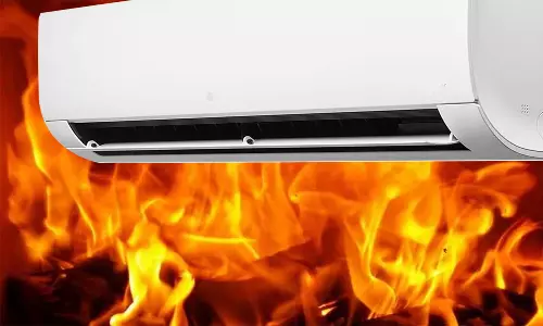 ஏ.சி.யில் ஏற்பட்ட தீ விபத்தில் புத்தகங்கள் எரிந்து நாசம்