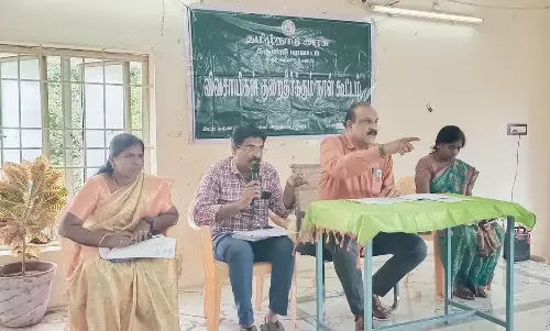 அதிகாரிகளிடம் அளிக்கும் கோரிக்கை  மனுக்களுக்கு நடவடிக்கை எடுக்க கோரிக்கை