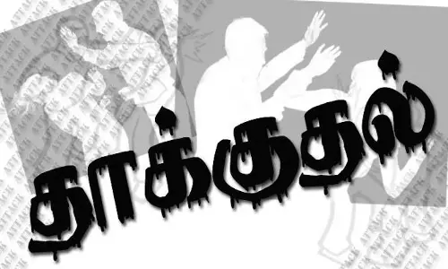 படிக்கட்டில் பயணம் செய்த மாணவர் மீது தாக்குதல்