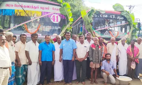 3 அரசு பஸ்களுக்கு பூஜை நடத்திய கிராம மக்கள்