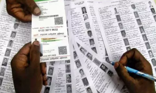 உடுமலை பகுதிகளில் வாக்காளர் பட்டியலில்  பெயர் சேர்க்க பொதுமக்களுக்கு விழிப்புணர்வு