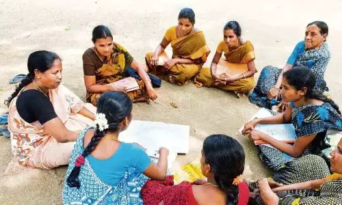 மகளிர் குழுவினரின் வாழ்வாதாரம் மேம்படுத்த அரசு நடவடிக்கை எடுக்க கோரிக்கை