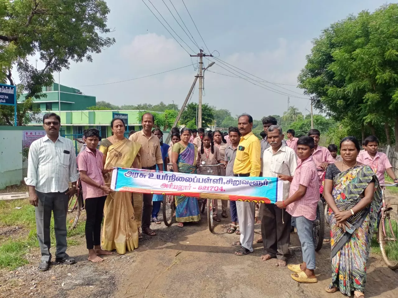 சிறுவளூர் கிராமத்தில் மாசற்ற தீபாவளி விழிப்புணர்வு பேரணி சிறுவளூர் கிராமத்தில் மாசற்ற தீபாவளி விழிப்புணர்வு பேரணி