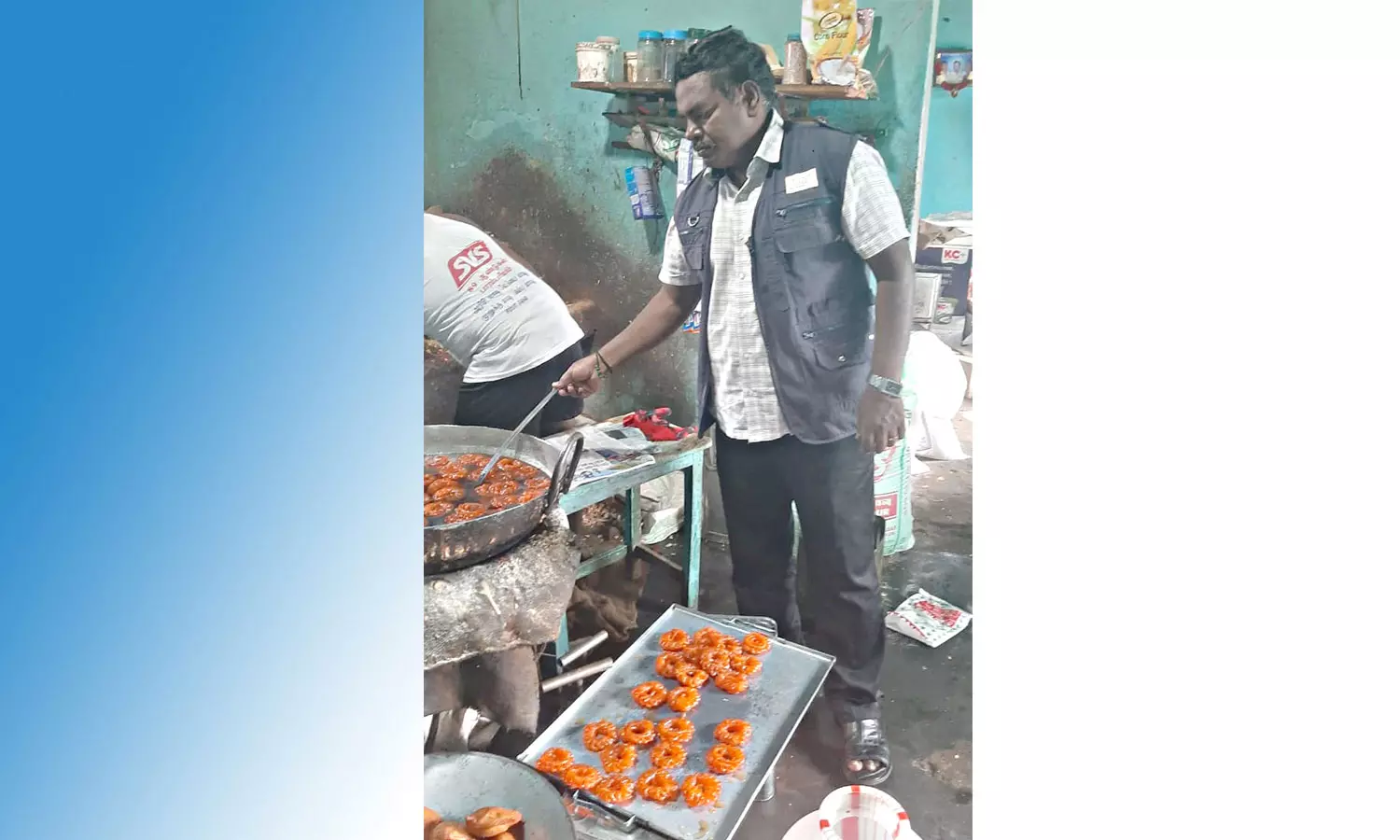 உணவு பாதுகாப்புத்துறை அதிகாரிகள் திடீர் சோதனை | Sivagangai News Food Safety  Department officials surprise inspection