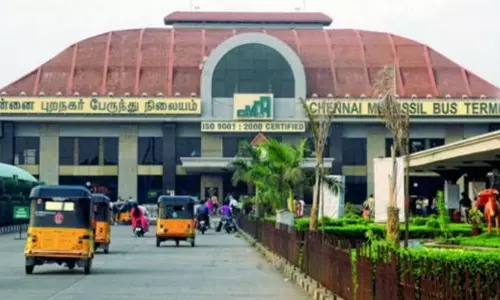 கோயம்பேடு பஸ் நிலையத்தில் டிரோன் மூலம் கண்காணிப்பு- 300 போலீசார் பாதுகாப்புக்கு குவிப்பு