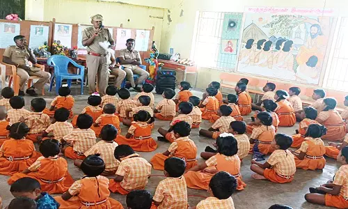 விளாத்திகுளம் பள்ளியில் விபத்தில்லா தீபாவளி விழிப்புணர்வு நிகழ்ச்சி