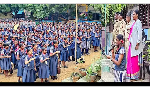 அன்னுசாமி பள்ளியில் பாதுகாப்பாக பட்டாசு வெடிப்பது குறித்து மாணவிகளுக்கு விழிப்புணர்வு