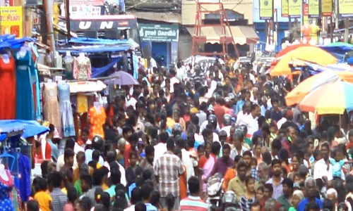 நாளை மறுநாள் தீபாவளி கொண்டாட்டம்- நெல்லை மாவட்டத்தில் 2,500 போலீசார் பாதுகாப்பு