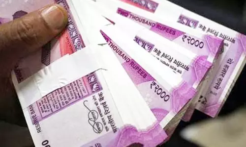 தீபாவளி பரிசு தருவதாக மூதாட்டியிடம் ரூ.6 ஆயிரம் பறிப்பு