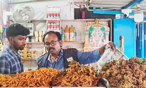 இனிப்பு கடைகளில் உணவு பாதுகாப்புத் துறையினர் ஆய்வு