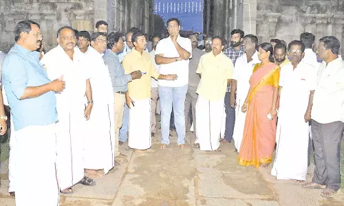 ராஜகோபாலசாமி கோவிலில் குடமுழுக்கு ஆயத்த பணிகளை அமைச்சர் ஆய்வு