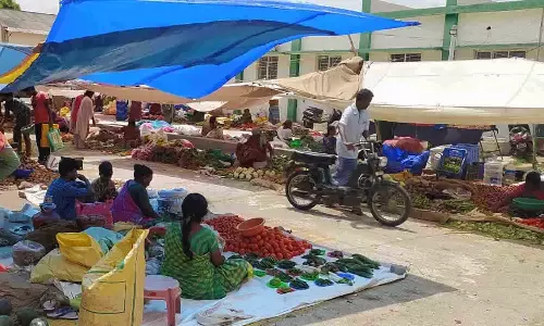 ஞாயிற்றுக்கிழமை தீபாவளி பண்டிகை வருவதால் வெள்ளகோவில் வாரச்சந்தை நாளை செயல்படும்