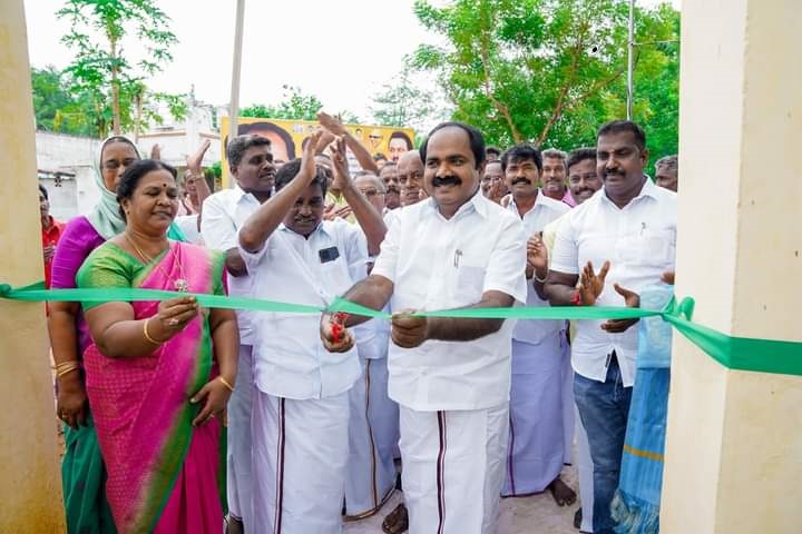 மேல்நிலை நீர்த்தேக்கத் தொட்டி திறப்பு