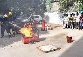 புகளூர் தீயணைப்பு துறையினர் ஒத்திகை பயிற்சி