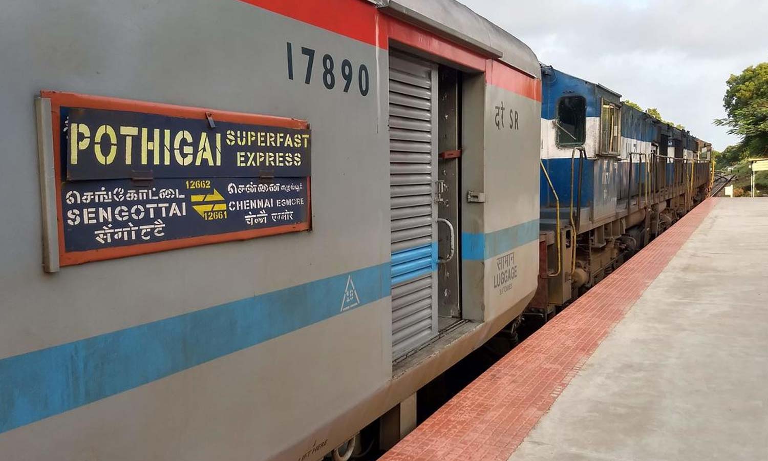 பொதிகை எக்ஸ்பிரசில் மது போதையில் தகராறு செய்த ஆயுதப்படை போலீஸ்காரர்