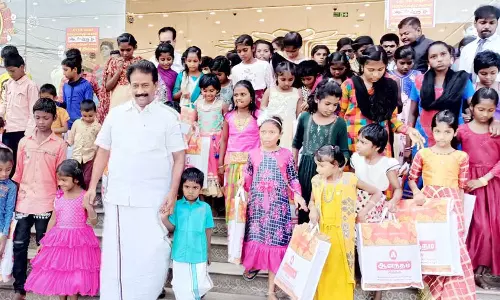 ரூ.3 லட்சம் செலவில் ஆதரவற்ற குழந்தைகளுக்கு தீபாவளி புத்தாடைகள் வாங்கி தந்த ராஜபாளையம் எம்.எல்.ஏ.