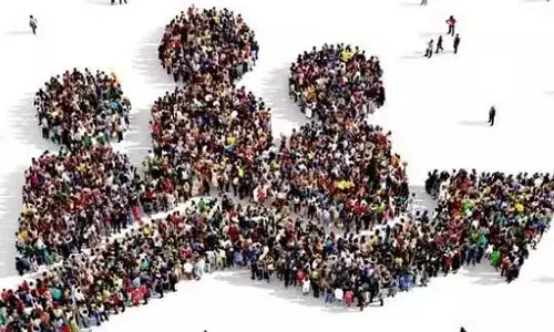 உலக மக்கள் தொகை 800 கோடியை தாண்டியது: மக்களின் சராசரி வயதும் அதிகரிப்பு