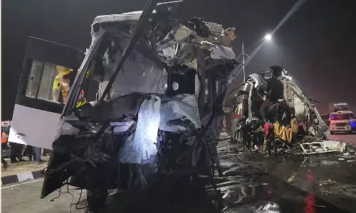 திருப்பத்தூர் அருகே சோகம்: இரு பஸ்கள் நேருக்கு நேர் மோதிய விபத்தில் 6 பேர் பலி