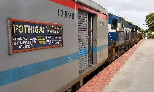 பொதிகை எக்ஸ்பிரசில் மது போதையில் தகராறு செய்த ஆயுதப்படை போலீஸ்காரர்