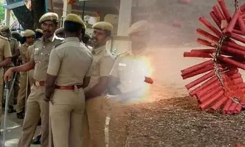 குறிப்பிட்ட 2 மணி நேரத்துக்கு மேல் விதிகளை மீறி பட்டாசு வெடிப்பதை கண்காணிக்க போலீஸ் குழு அமைப்பு