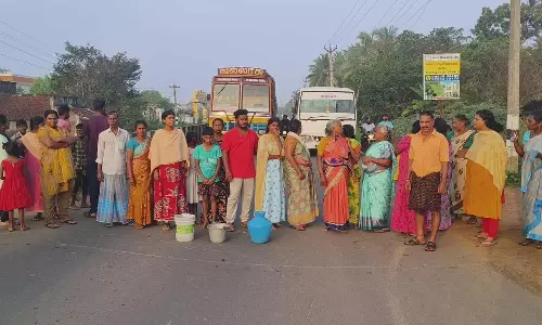 திருவள்ளூர் அருகே குடிநீரில் கழிவு நீர் கலப்பதை கண்டித்து பொதுமக்கள் சாலை மறியல்