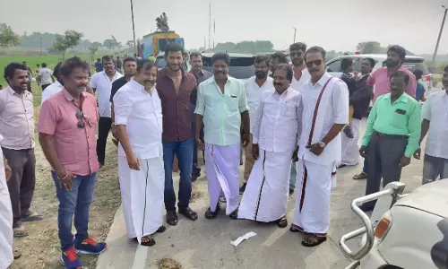 அமைச்சர் கே.என்.நேரு - நடிகர் விஷால் திடீர் சந்திப்பு