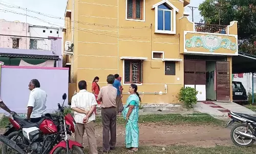 கொள்ளை நடந்த வீட்டில் கண்காணிப்பு கேமராக்கள் ஆய்வு