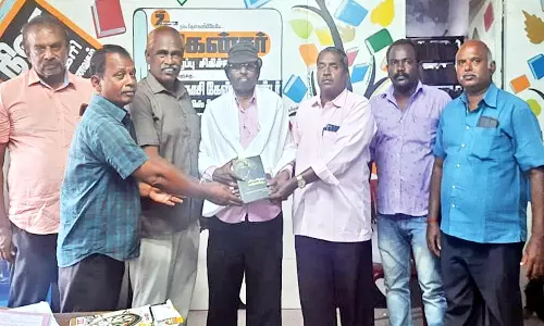 தென்காசி வ.உ.சி. வட்டார நூலக போட்டித்தேர்வு பயிற்சியாளருக்கு பாராட்டு