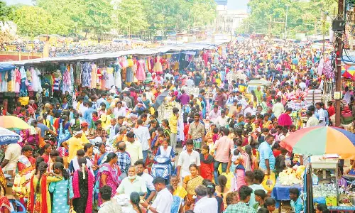 தஞ்சையில் திரும்பிய பக்கமெல்லாம் மக்கள் வெள்ளம்