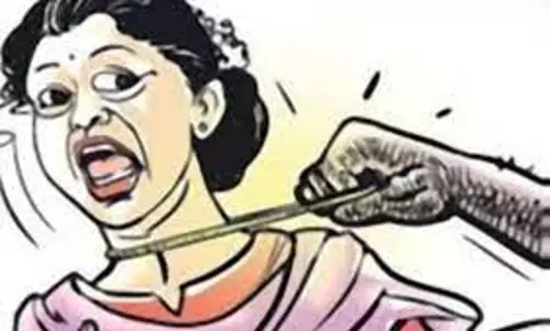 அரூர் அருகே பெண்ணிடம் செயின் பறிப்பு