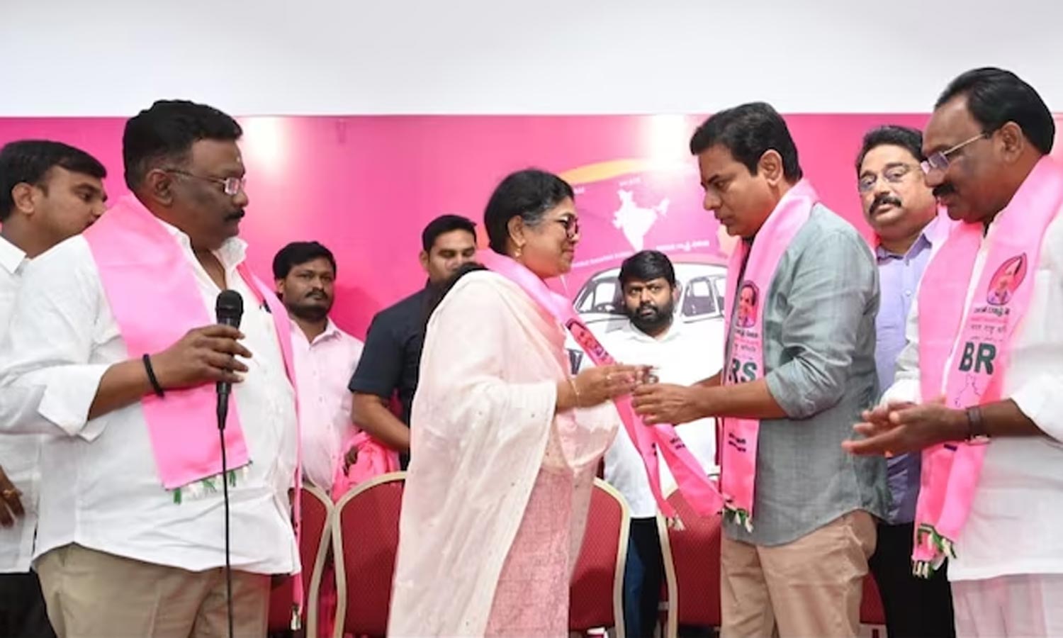 காங்கிரசில் இருந்து விலகி ஆளும் கட்சியில் இணைந்த மூத்த தலைவர்