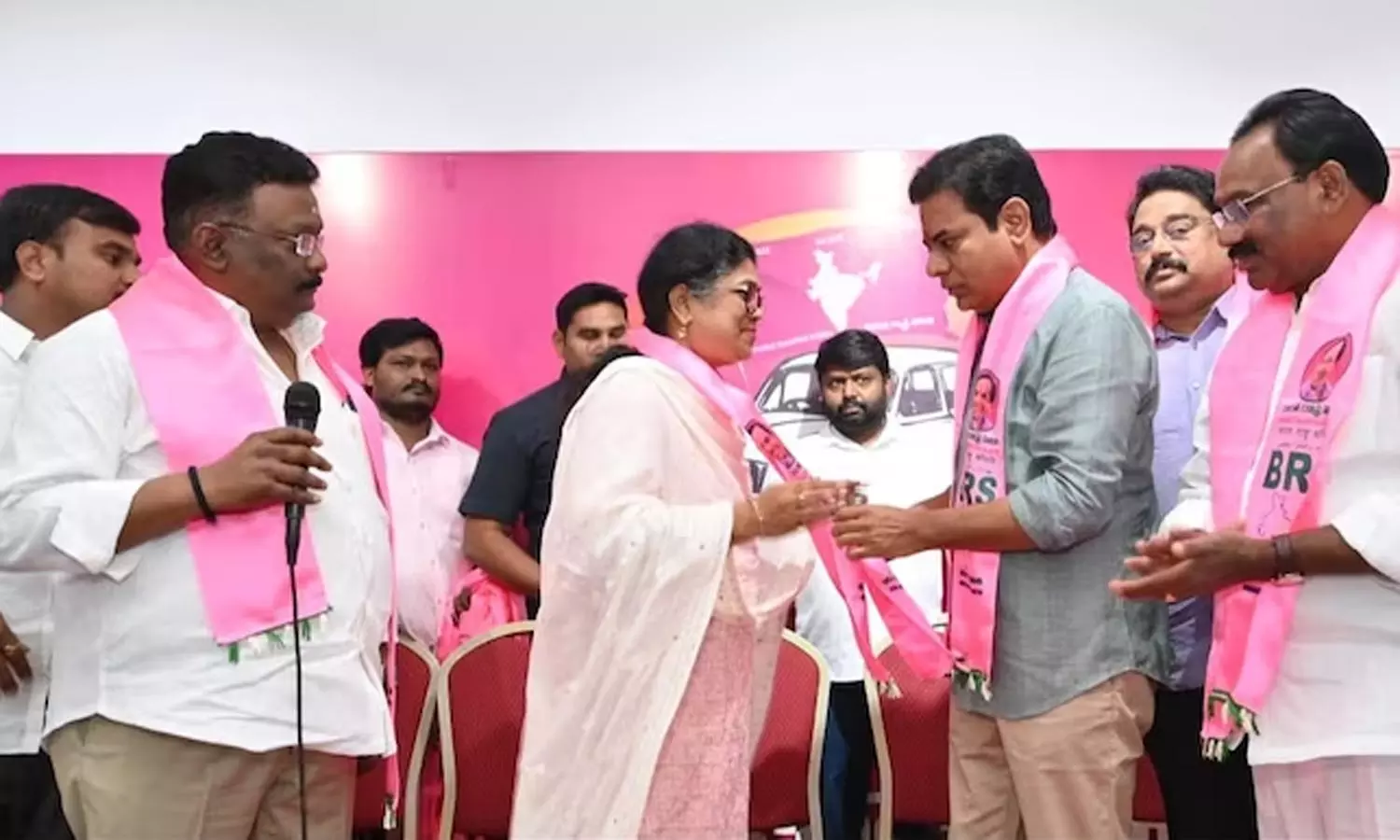 காங்கிரசில் இருந்து விலகி ஆளும் கட்சியில் இணைந்த மூத்த தலைவர்